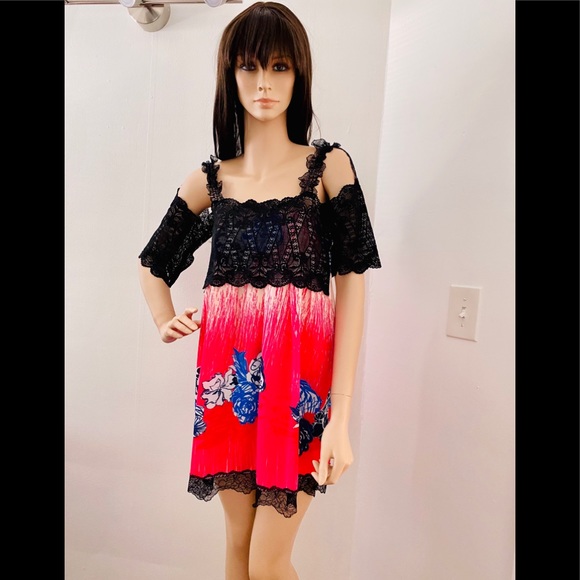 Save The Queen Top 👚 - Picture 5 of 7